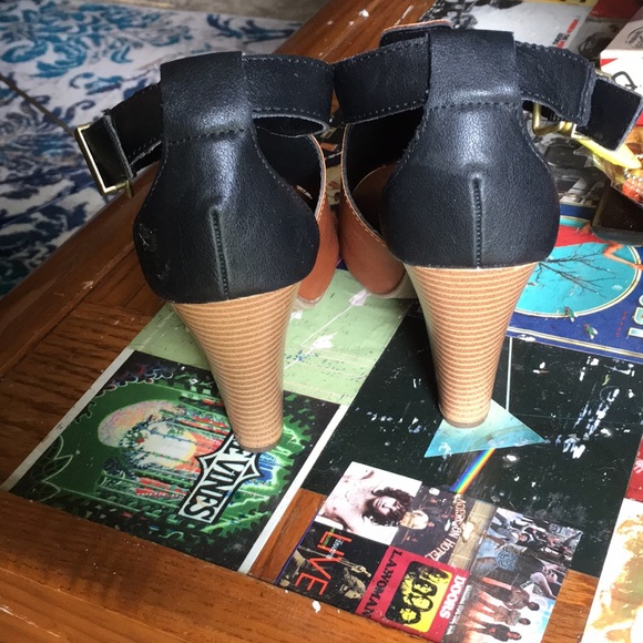 Brown/black/tan heels - Picture 3 of 4